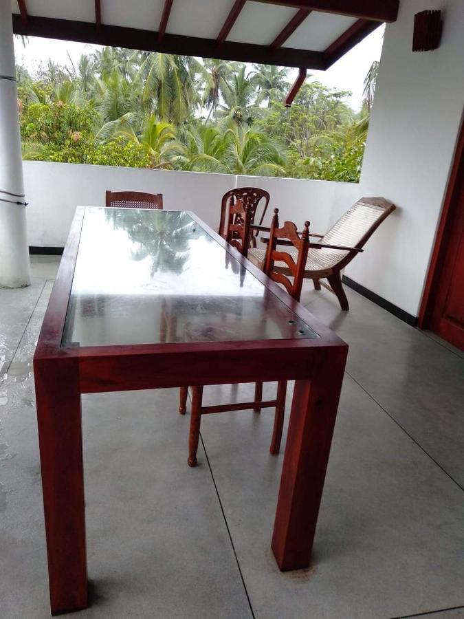 Near Beach Rest Unawatuna Exterior foto