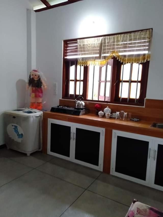 Near Beach Rest Unawatuna Exterior foto