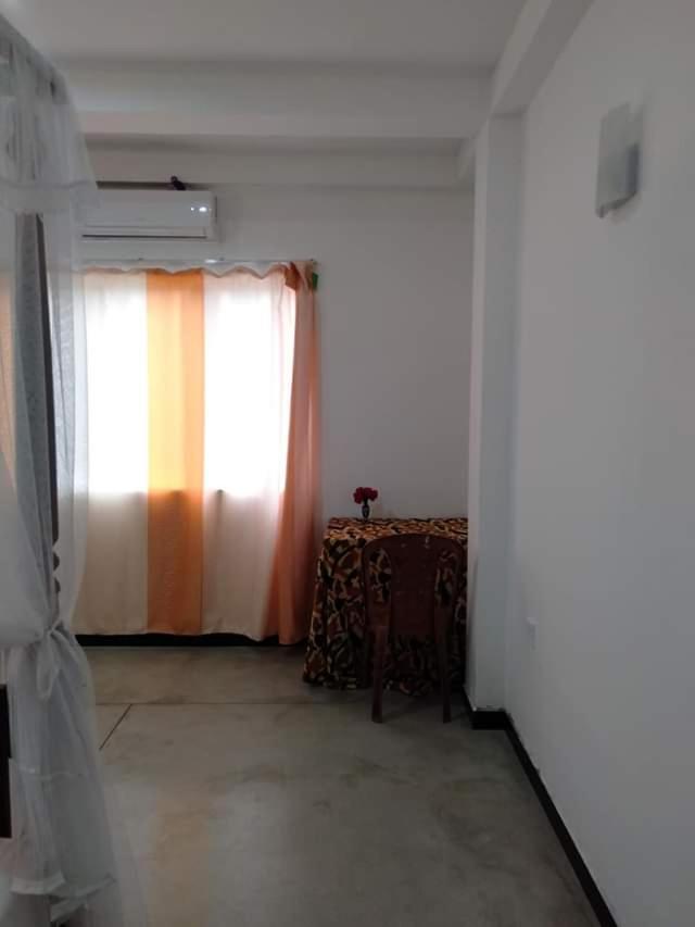Near Beach Rest Unawatuna Exterior foto