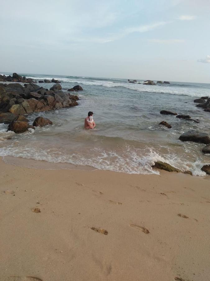 Near Beach Rest Unawatuna Exterior foto