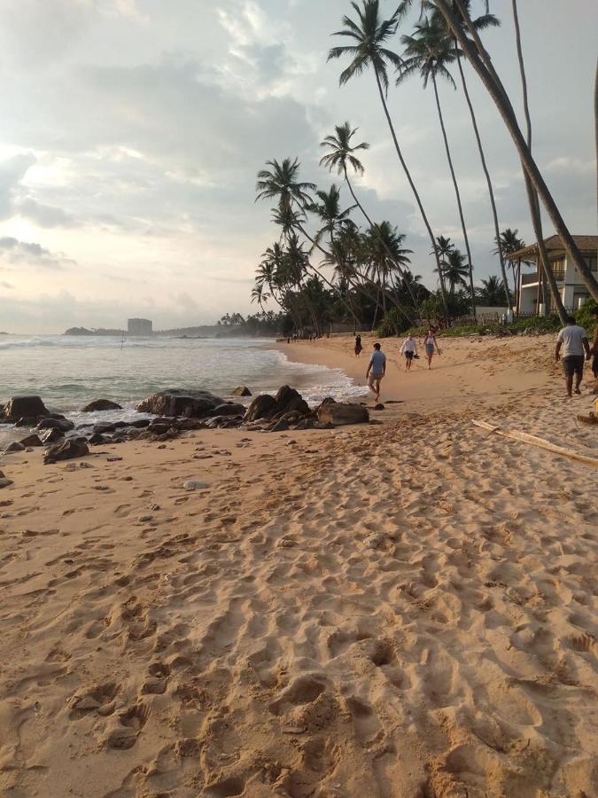 Near Beach Rest Unawatuna Exterior foto