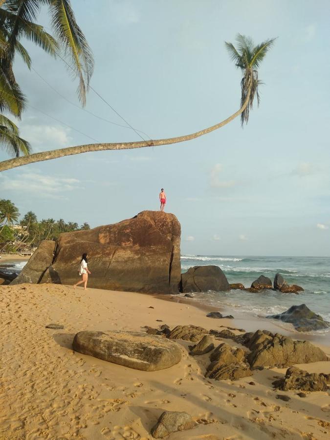Near Beach Rest Unawatuna Exterior foto